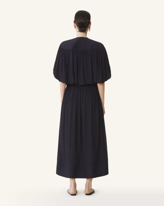 Sukienka midi z charmeuse Sukienka midi z charmeuse