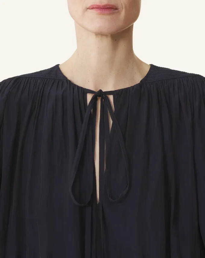 Sukienka midi z charmeuse Sukienka midi z charmeuse