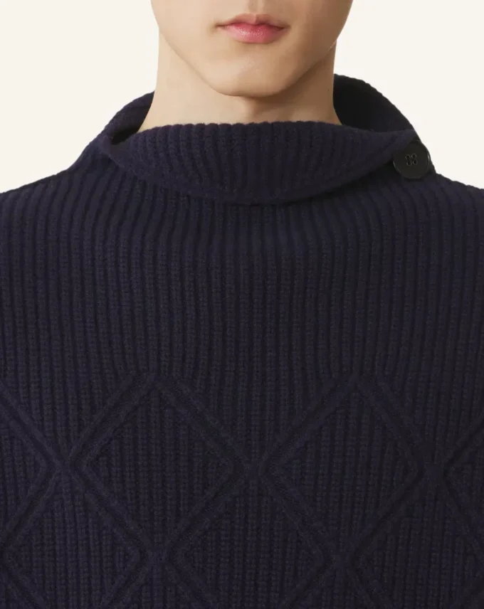 Sweter wełniany bez rękawów z diamentowymi detalami